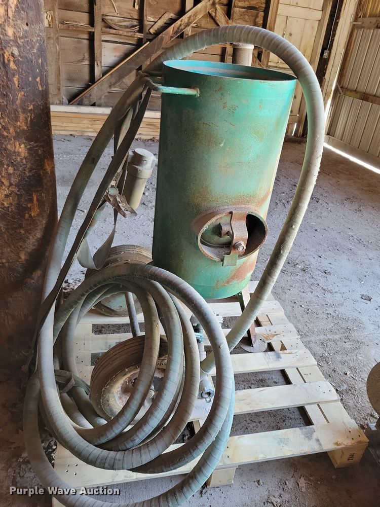 image for item EE0952 1985 Clemco Ind 1648 sand blaster