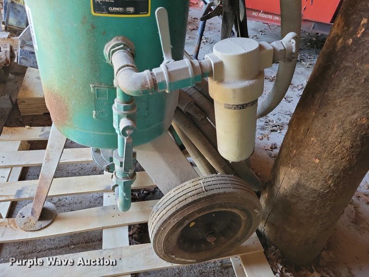 image for item EE0952 1985 Clemco Ind 1648 sand blaster