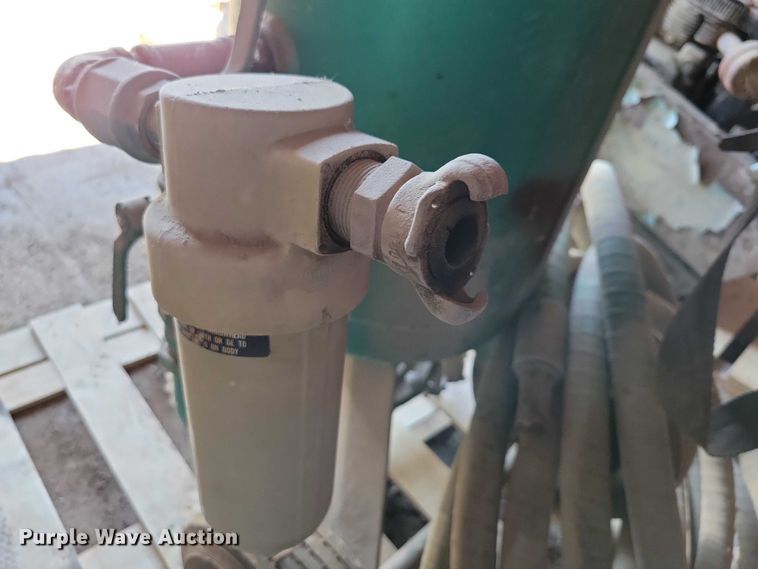 image for item EE0952 1985 Clemco Ind 1648 sand blaster