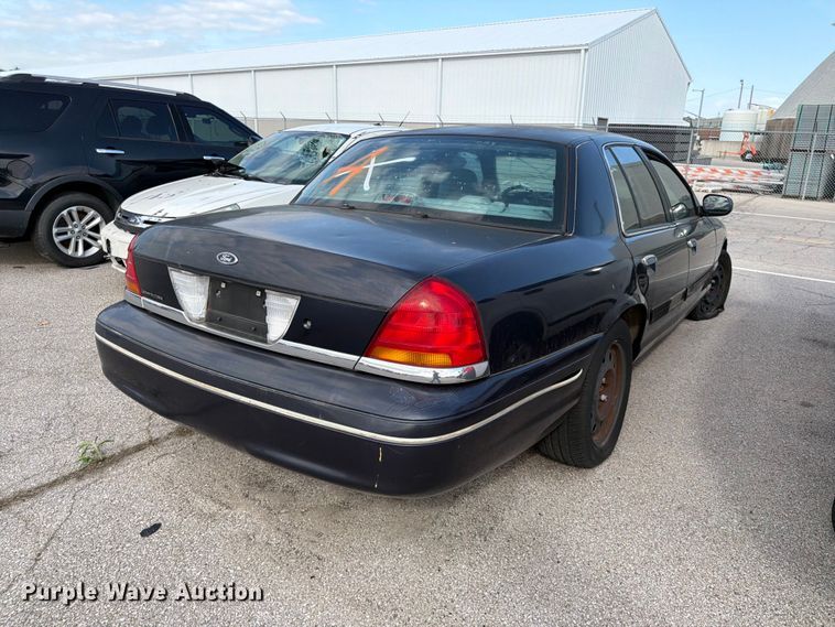 image for item EL0093 2003 Ford Crown Victoria 