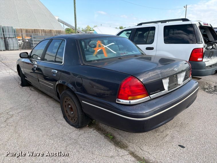 image for item EL0093 2003 Ford Crown Victoria 