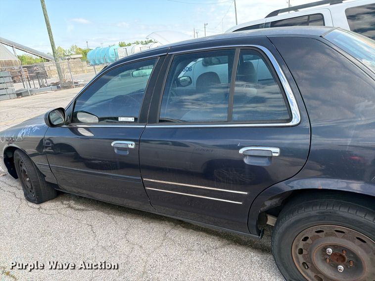 image for item EL0093 2003 Ford Crown Victoria 