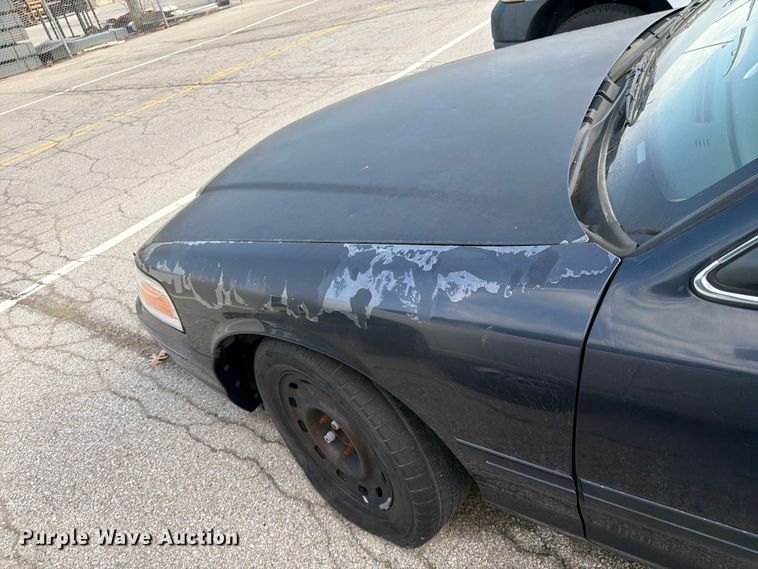 image for item EL0093 2003 Ford Crown Victoria 