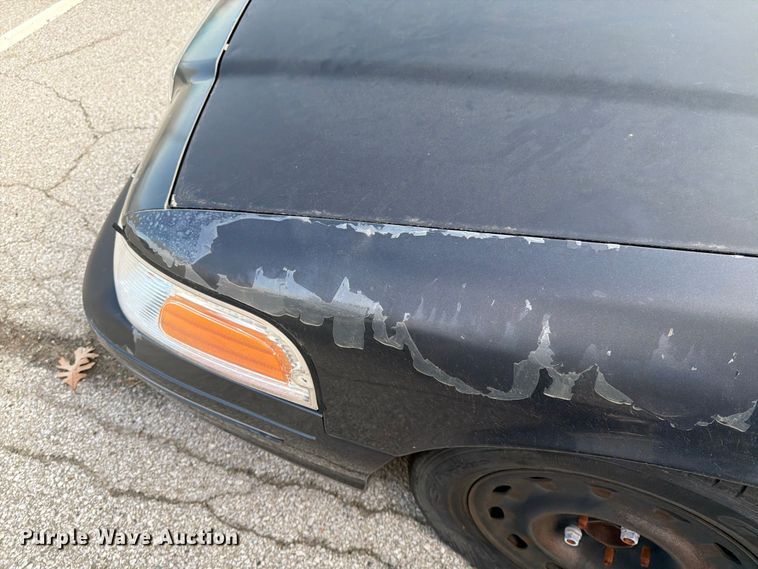 image for item EL0093 2003 Ford Crown Victoria 