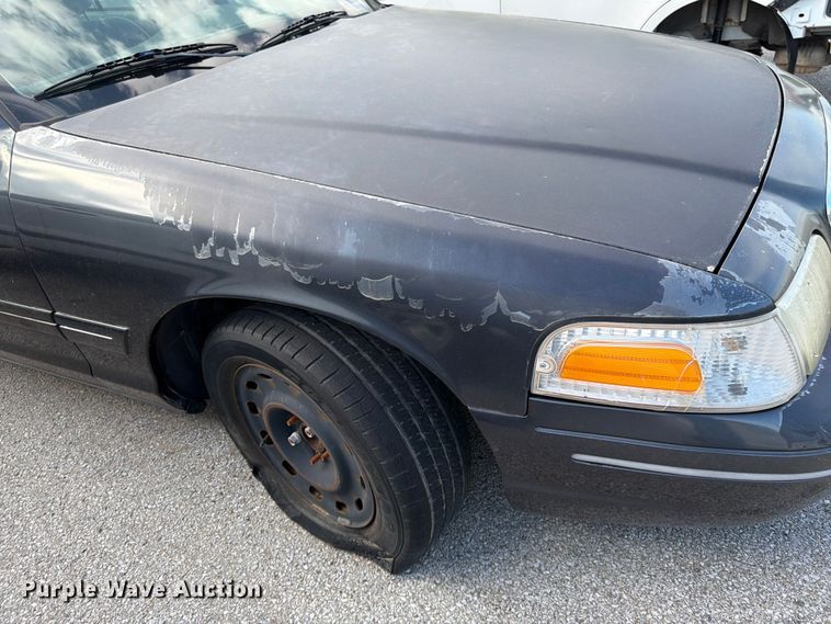 image for item EL0093 2003 Ford Crown Victoria 