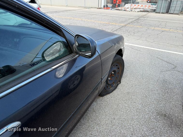 image for item EL0093 2003 Ford Crown Victoria 