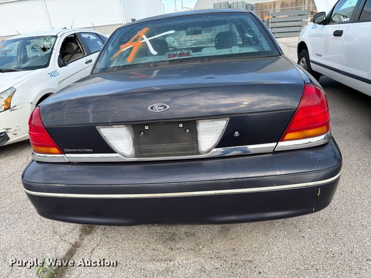 image for item EL0093 2003 Ford Crown Victoria 