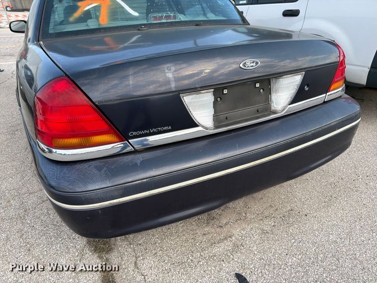 image for item EL0093 2003 Ford Crown Victoria 