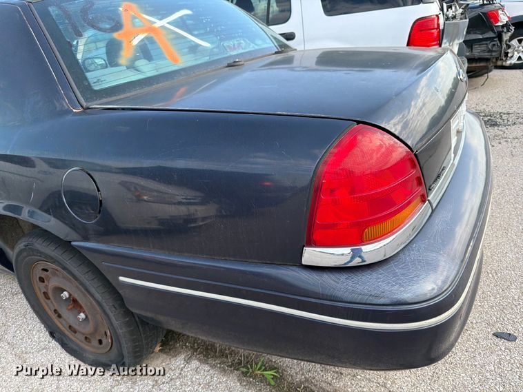 image for item EL0093 2003 Ford Crown Victoria 