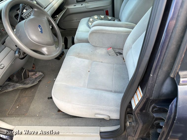 image for item EL0093 2003 Ford Crown Victoria 