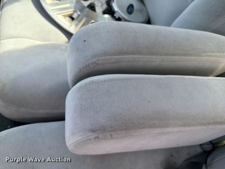 image for item EL0093 2003 Ford Crown Victoria 