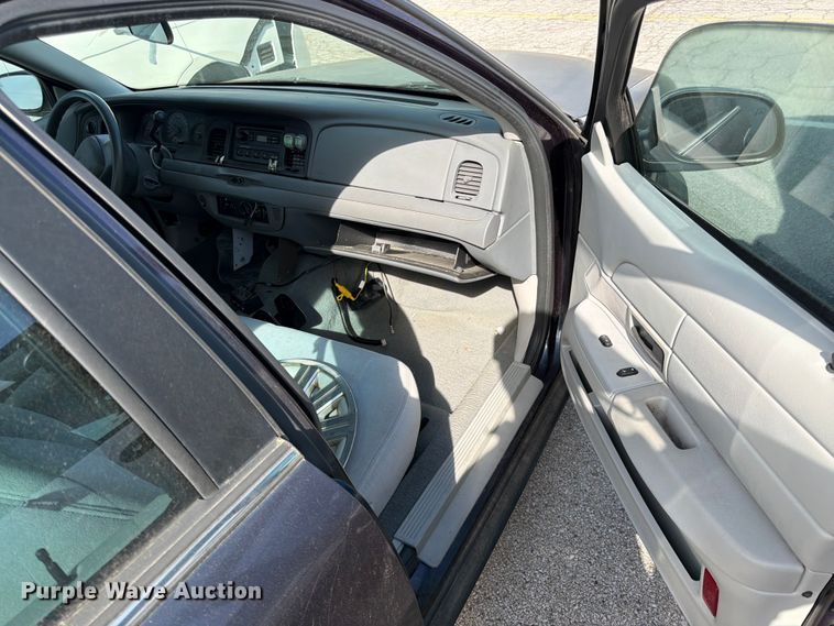 image for item EL0093 2003 Ford Crown Victoria 
