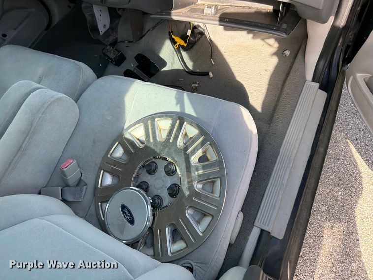 image for item EL0093 2003 Ford Crown Victoria 