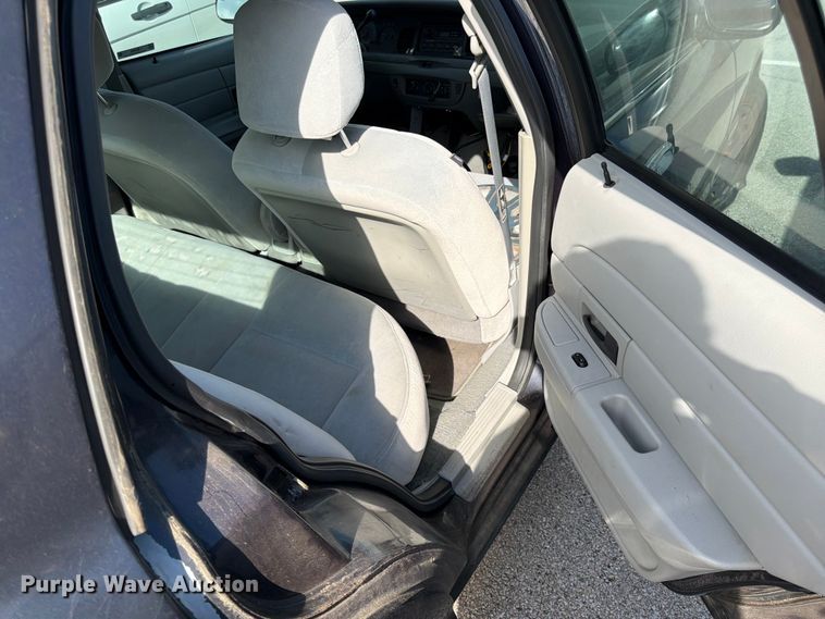 image for item EL0093 2003 Ford Crown Victoria 