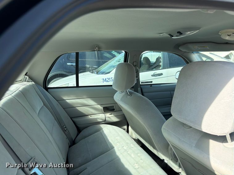 image for item EL0093 2003 Ford Crown Victoria 