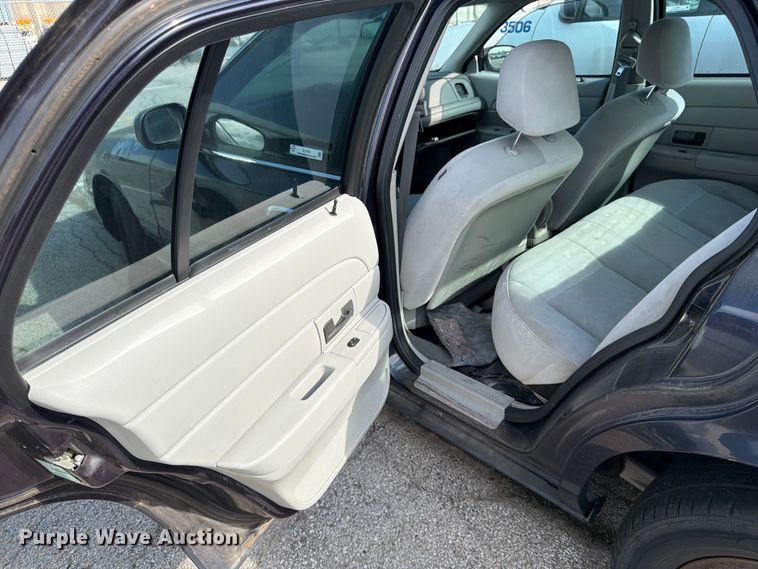 image for item EL0093 2003 Ford Crown Victoria 