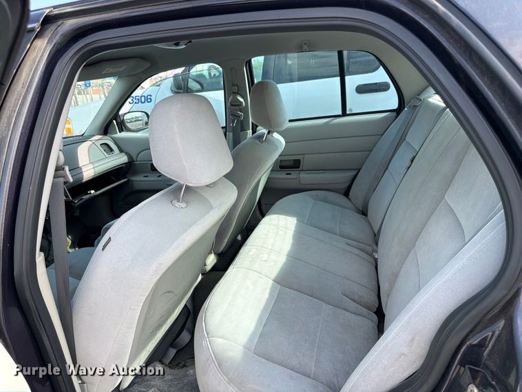 image for item EL0093 2003 Ford Crown Victoria 