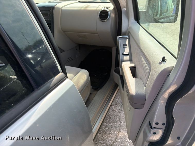 image for item EL0096 2007 Ford Explorer SUV