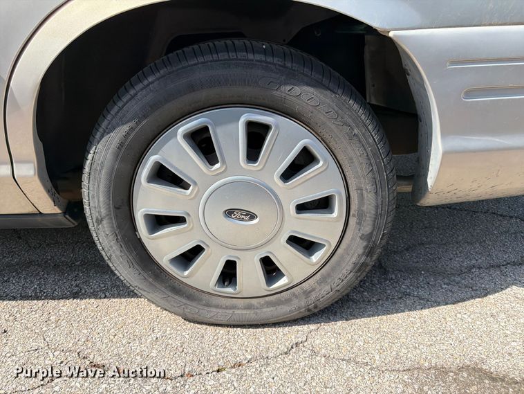 image for item EL0097 2008 Ford Crown Victoria 