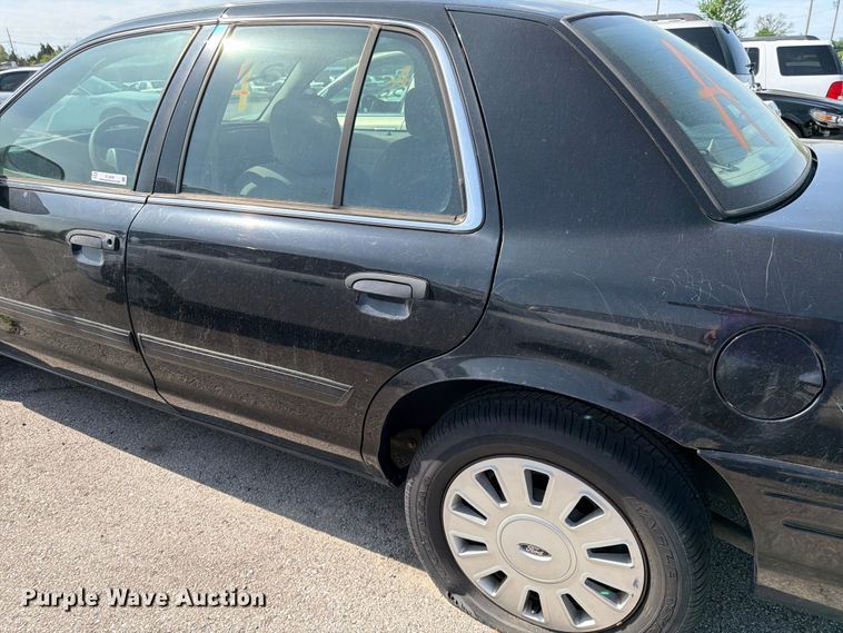 image for item EL0098 2010 Ford Crown Victoria 
