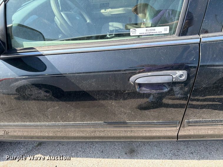 image for item EL0098 2010 Ford Crown Victoria 