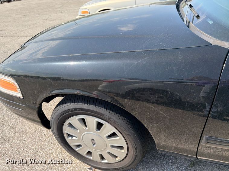 image for item EL0098 2010 Ford Crown Victoria 