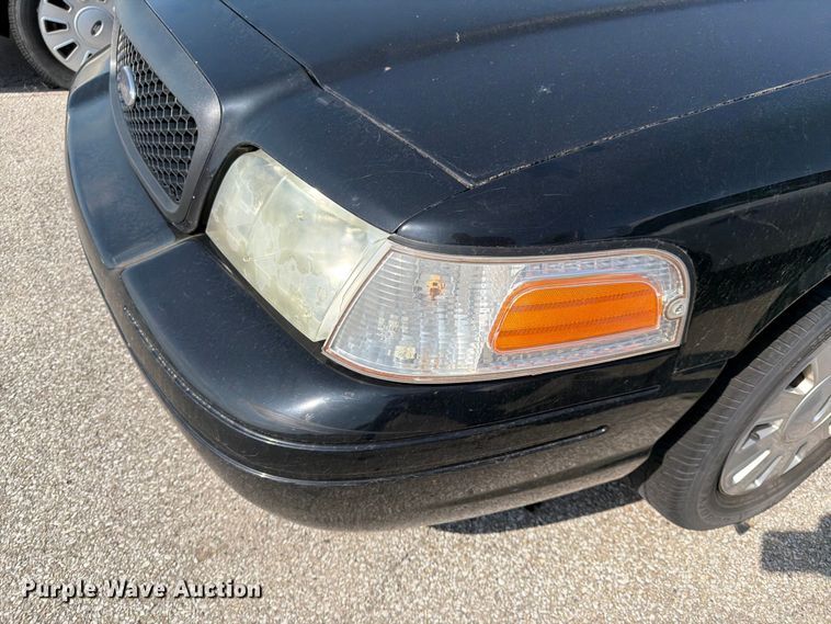 image for item EL0098 2010 Ford Crown Victoria 