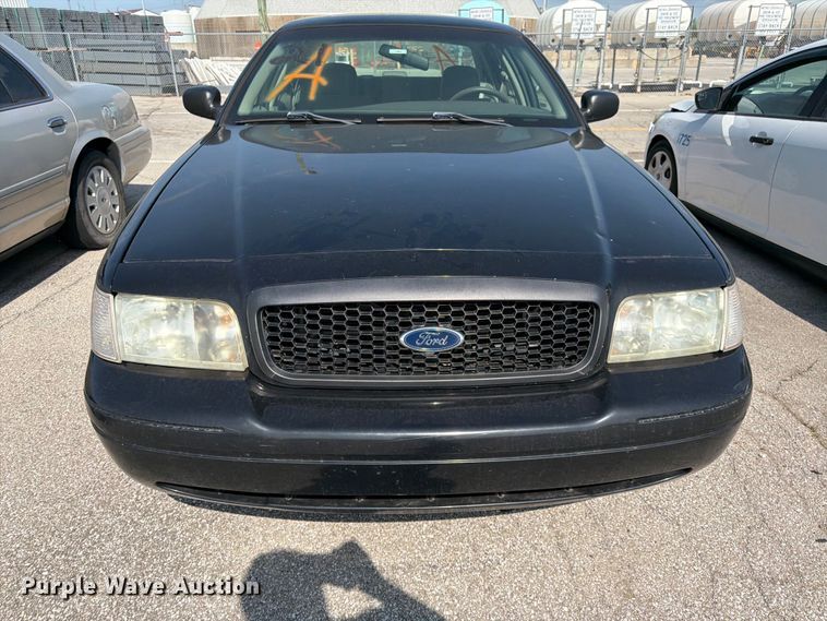 image for item EL0098 2010 Ford Crown Victoria 