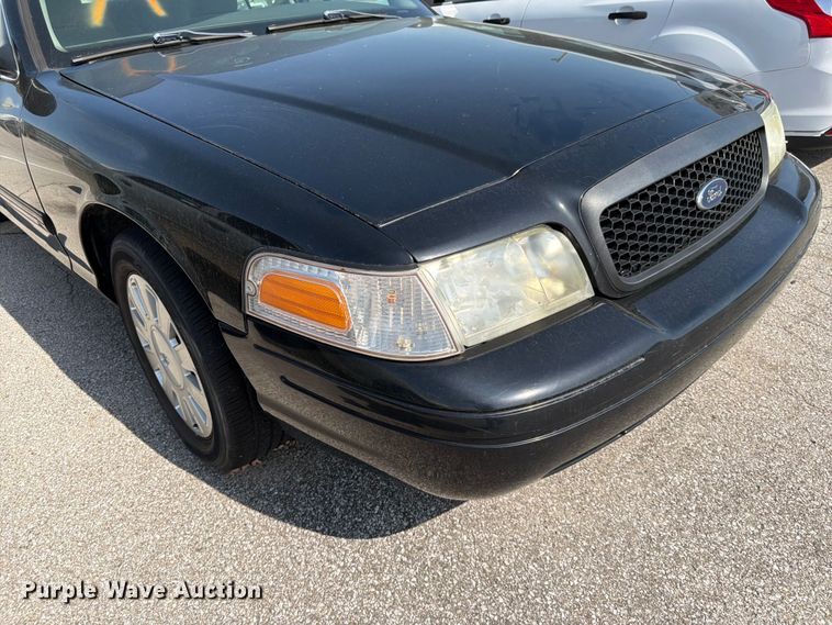 image for item EL0098 2010 Ford Crown Victoria 