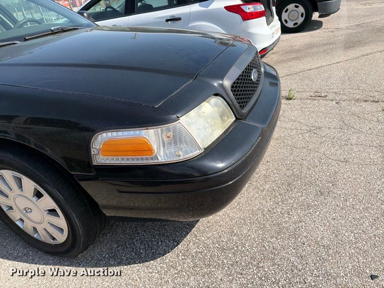 image for item EL0098 2010 Ford Crown Victoria 