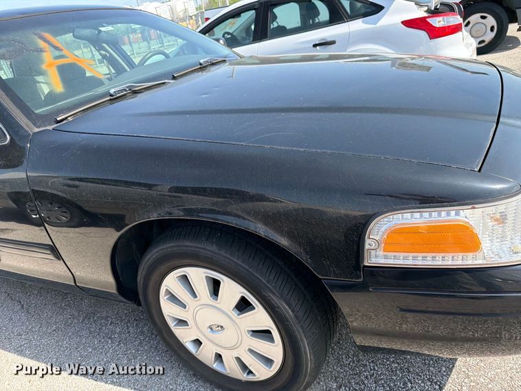 image for item EL0098 2010 Ford Crown Victoria 