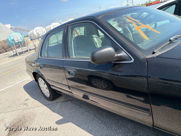 image for item EL0098 2010 Ford Crown Victoria 