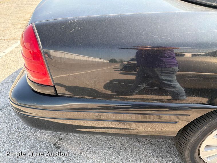 image for item EL0098 2010 Ford Crown Victoria 