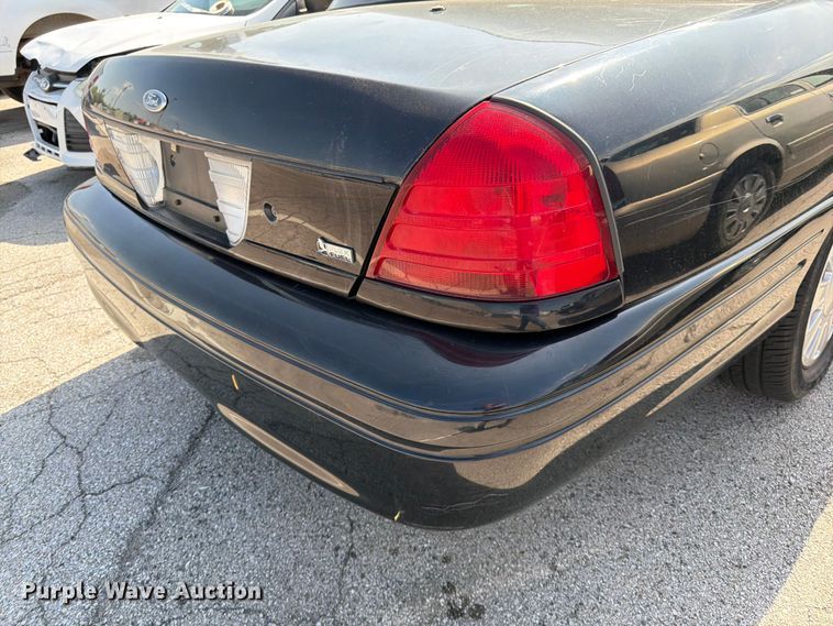 image for item EL0098 2010 Ford Crown Victoria 