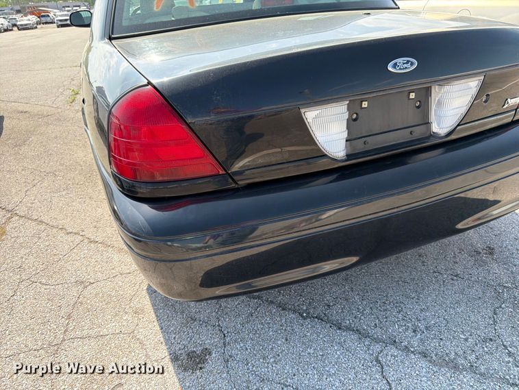 image for item EL0098 2010 Ford Crown Victoria 