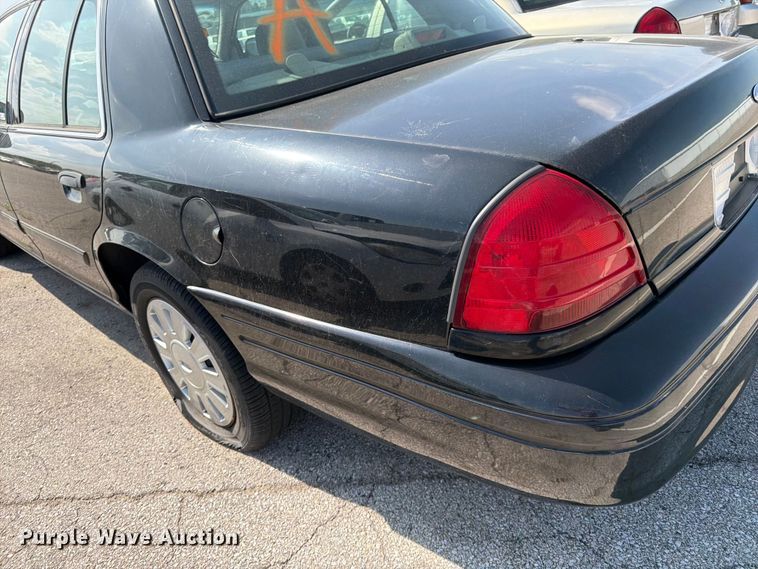 image for item EL0098 2010 Ford Crown Victoria 