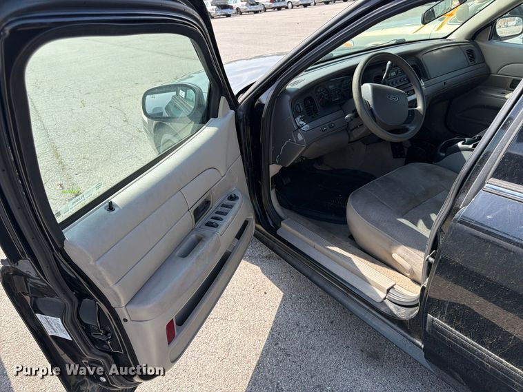 image for item EL0098 2010 Ford Crown Victoria 