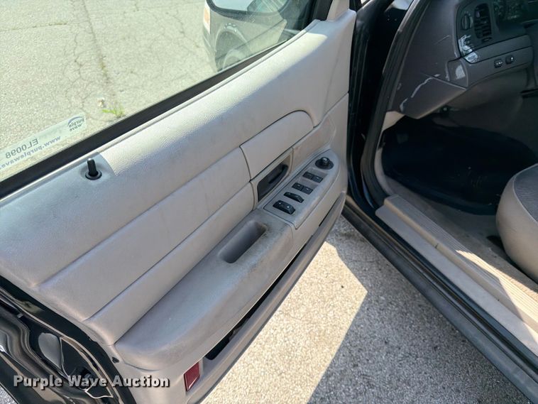 image for item EL0098 2010 Ford Crown Victoria 