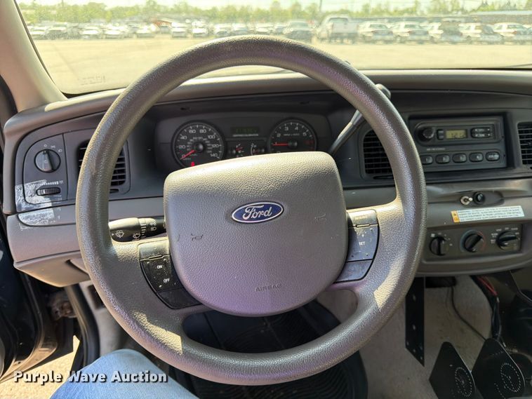 image for item EL0098 2010 Ford Crown Victoria 