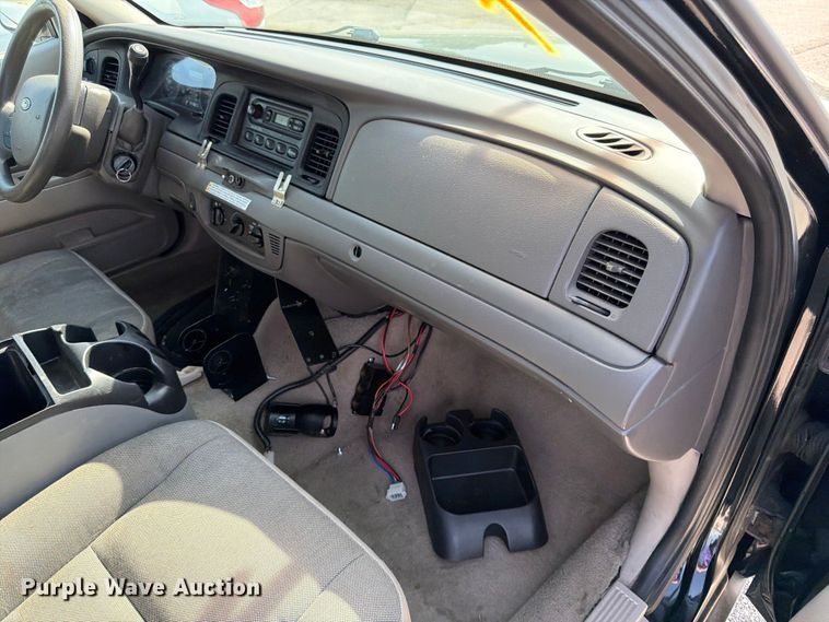 image for item EL0098 2010 Ford Crown Victoria 