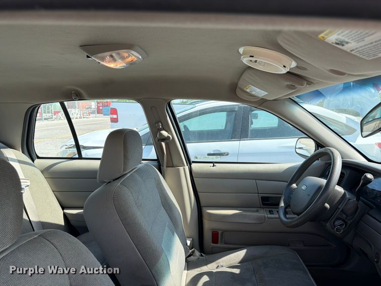 image for item EL0098 2010 Ford Crown Victoria 