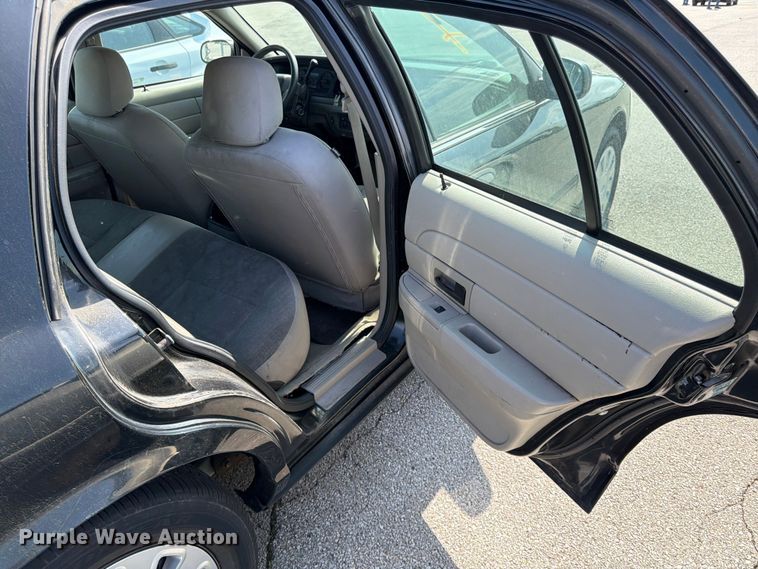 image for item EL0098 2010 Ford Crown Victoria 