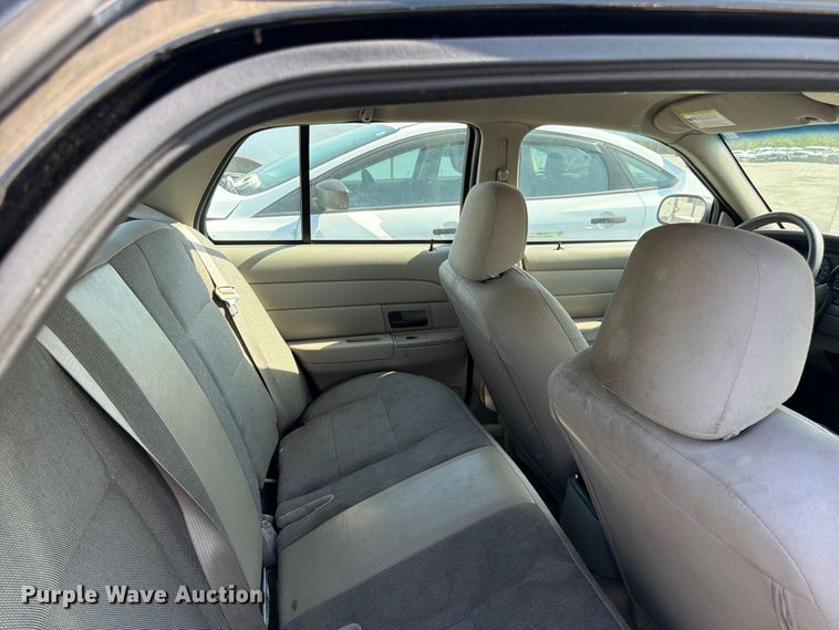 image for item EL0098 2010 Ford Crown Victoria 