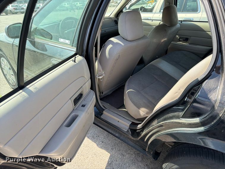 image for item EL0098 2010 Ford Crown Victoria 