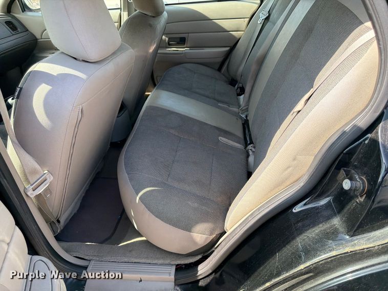 image for item EL0098 2010 Ford Crown Victoria 