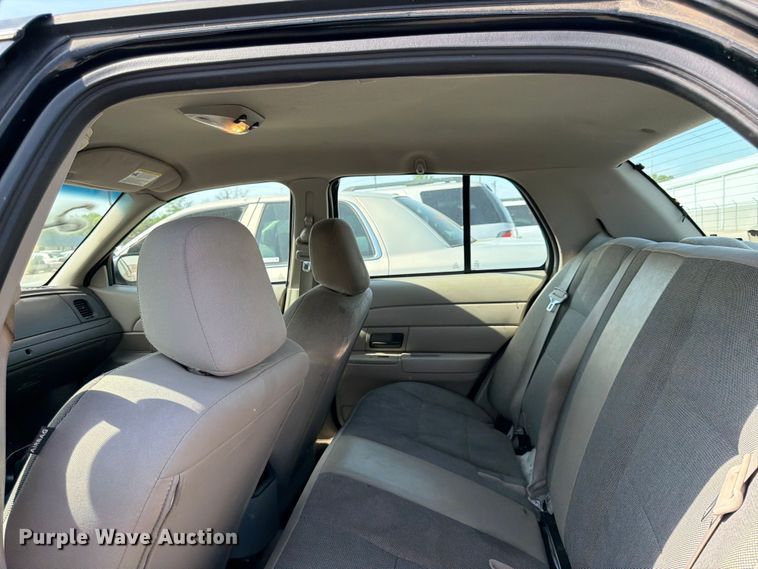 image for item EL0098 2010 Ford Crown Victoria 