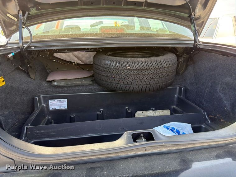 image for item EL0098 2010 Ford Crown Victoria 