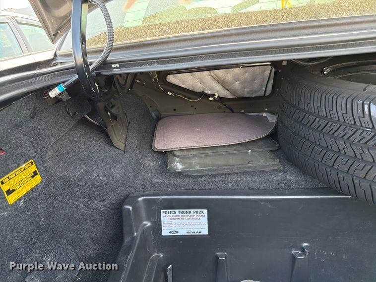 image for item EL0098 2010 Ford Crown Victoria 