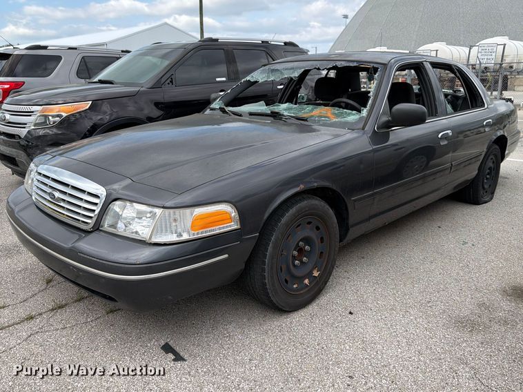 image for item EL0104 2005 Ford Crown Victoria 