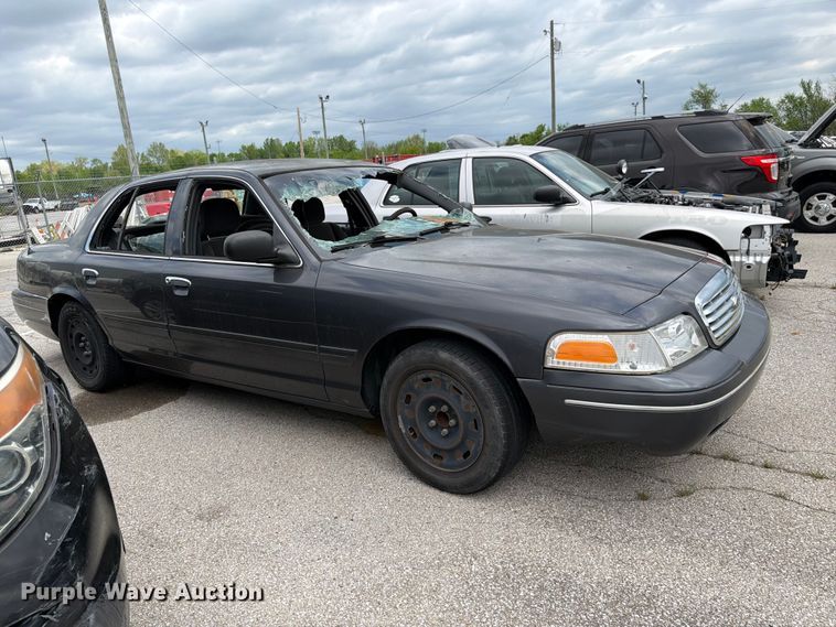 image for item EL0104 2005 Ford Crown Victoria 